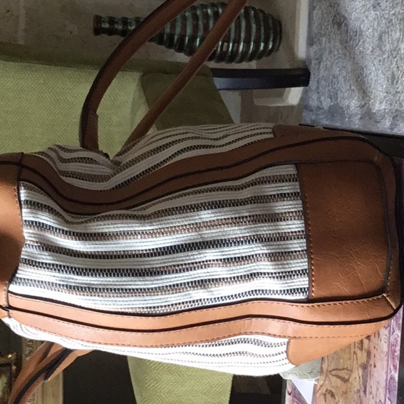 LONDON FOG PURSE - Picture 3 of 5